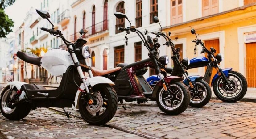 Precisa de habilitação para dirigir moto elétrica?