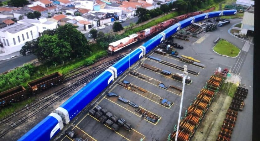 Qual presidente brasileiro iniciou o sucateamento das ferrovias no Brasil
