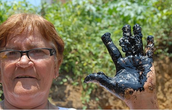 Oil found in Tereza's backyard in Bahia