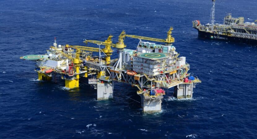 Quatro novas plataformas de petróleo estão chegando na Bacia de Campos