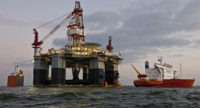 Dockwise ship Blue Marlin carrries the oil rig Ocean Monarch
