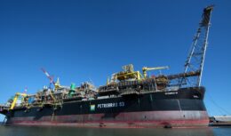 Petrobras esconde vazamento de petróleo