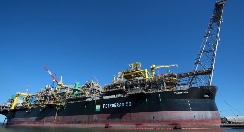 Petrobras esconde vazamento de petróleo