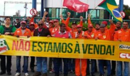 Empregados da Petrobras entram na justiça