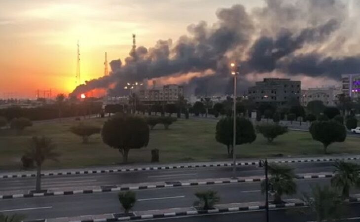 refinaria saudita é atacada por rebeldes
