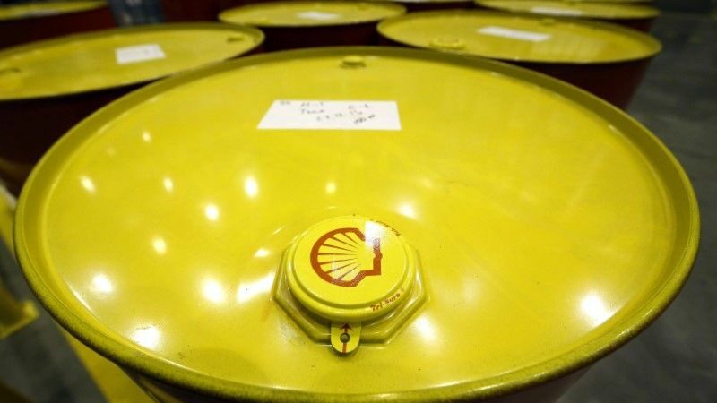 Amid collapse in oil costs, Shell cuts $5 billion in investment, halts share purchases