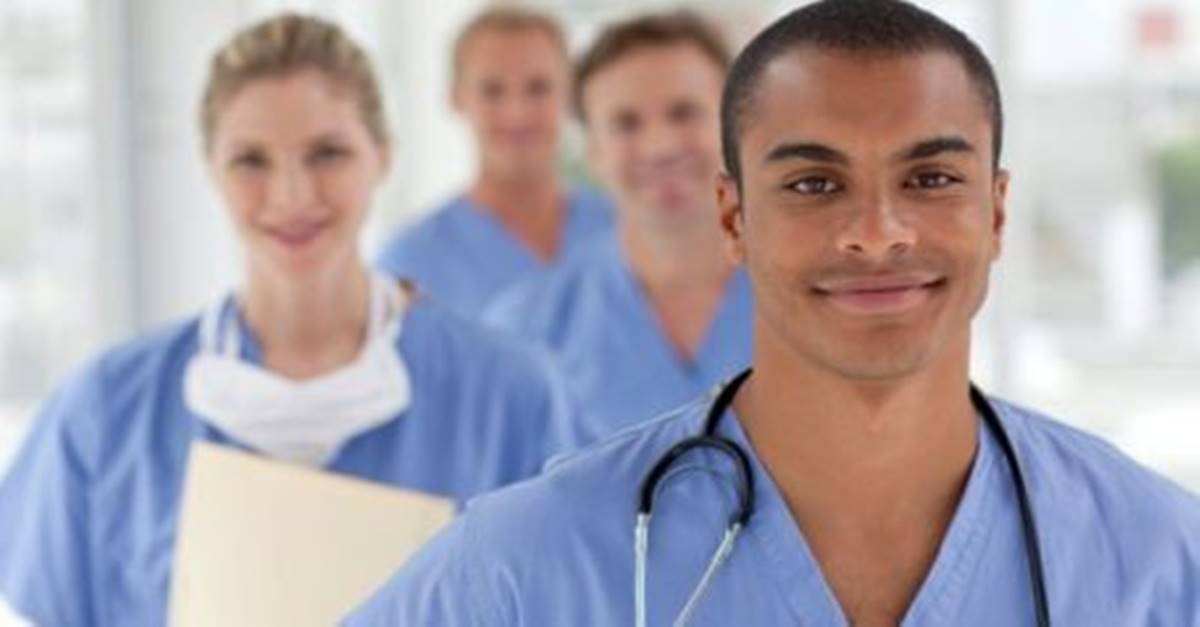183 vagas de emprego para Técnico de Enfermagem e Enfermeiro; salários de até 5.674 reais