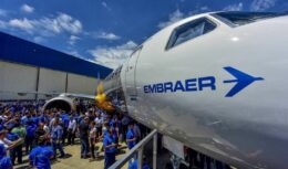 Boeing rompe contrato de 4,2 bilhões de dólares com Embraer e sindicato pede reestatização da empresa