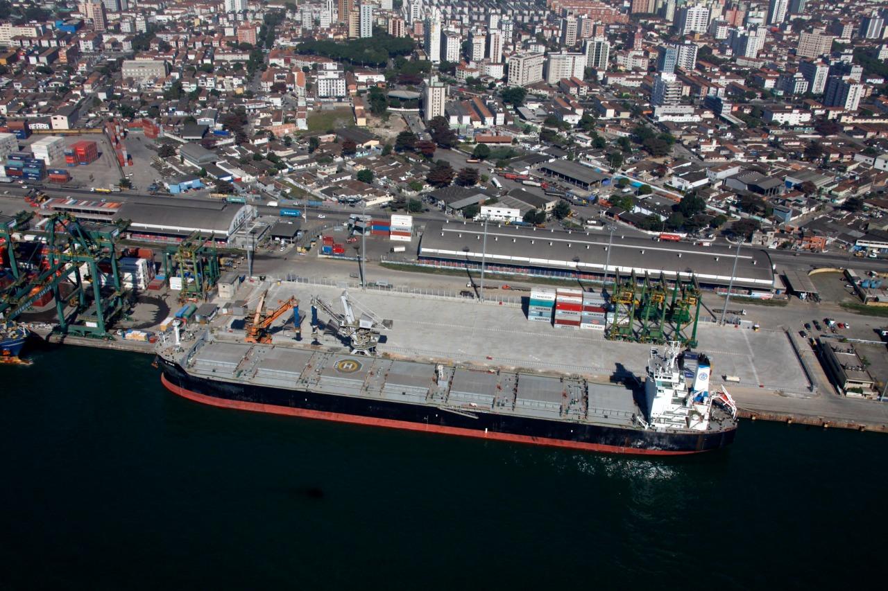The Ministry of Infrastructure published, yesterday (8), the notices for the auction of 2 terminals in the Port of Santos