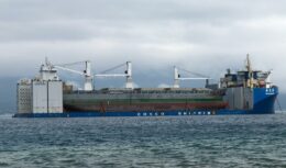 Contratos offshore em águas internacionais demanda vagas de emprego para marítimos, hoje 22 de maio