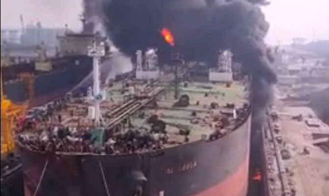 Navio Petroleio Aframax incêndio petroleiro