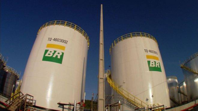 Petrobras recorre a terceiros para armazenar excesso de combustível