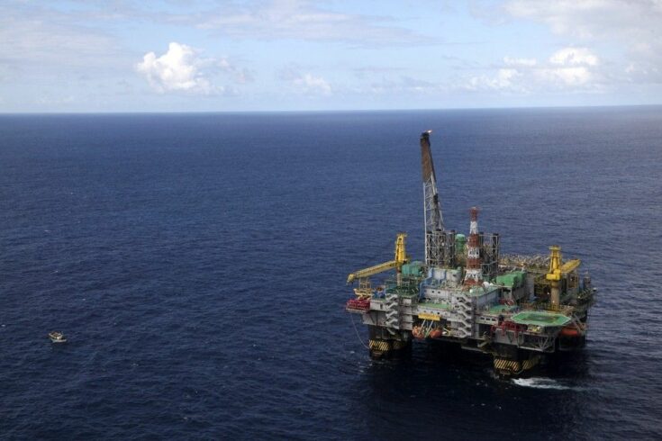 Petrobras inicia descomissionamento da plataforma P-12, na Bacia de Campos