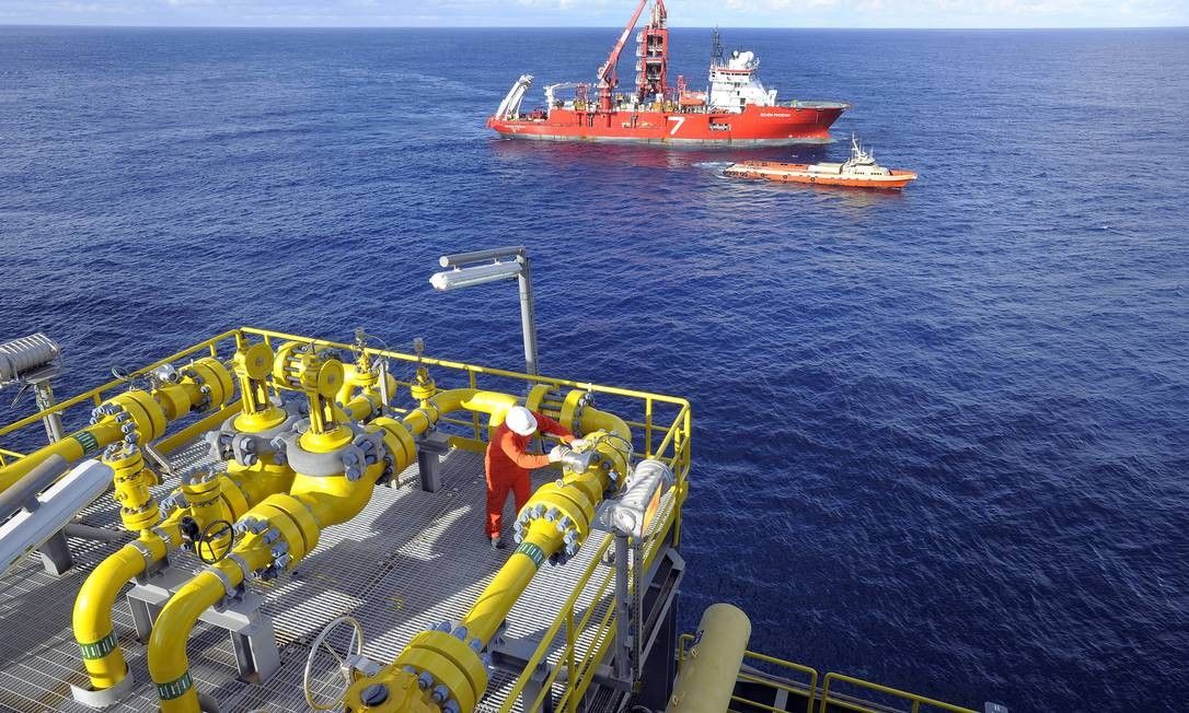 Contratos em prestadora de serviços de óleo e gás para atividades offshore na cidade de Macaé demanda vagas de emprego hoje, 17 de julho