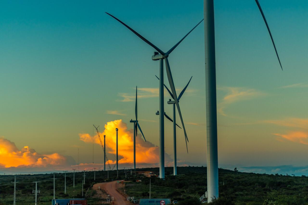 Casa dos Ventos Energias Renováveis e Grupo Moura fecham contrato para autossuficiência em energia eólica
