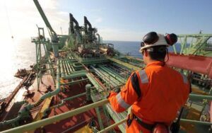 Vagas offshore em Macaé são anunciadas para atender contato temporário de óleo e gás em FPSO hoje, 31 de julho