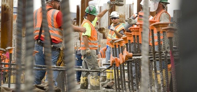 Obras de trecho na construção civil demanda vagas de emprego para Armador, servente e mais neste dia, 03 de julho