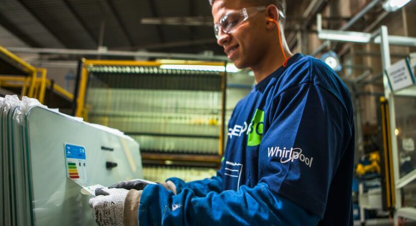 Vagas de emprego para a área de segurança do trabalho são oferecidas pela maior empresa de eletrodomésticos do mundo, a Whirlpool