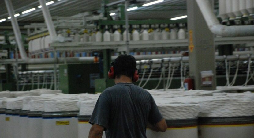 Empregos nível fundamental, médio, técnico, superior, fábrica têxtil, Rio Grande do Sul