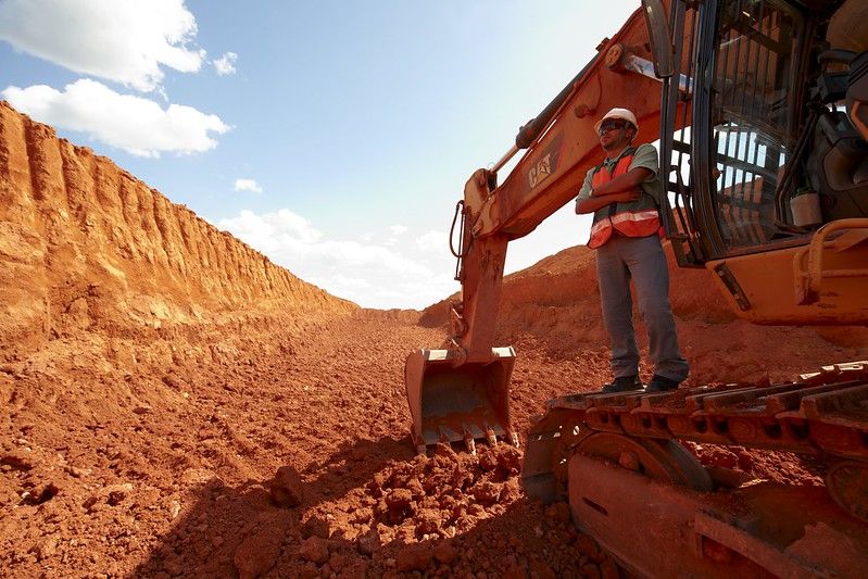 Processo seletivo para vagas em obras de mineração no estado de Minas Gerais convoca Operador de Trator, Escavadeira, Retroescavadeira, Rolo Compactador, Motorista de Caminhão