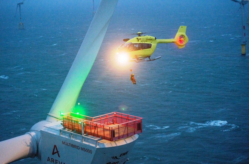 Helicópteros no setor de energia eólica offshore: o novo H145 estreia com inovação e tecnologia