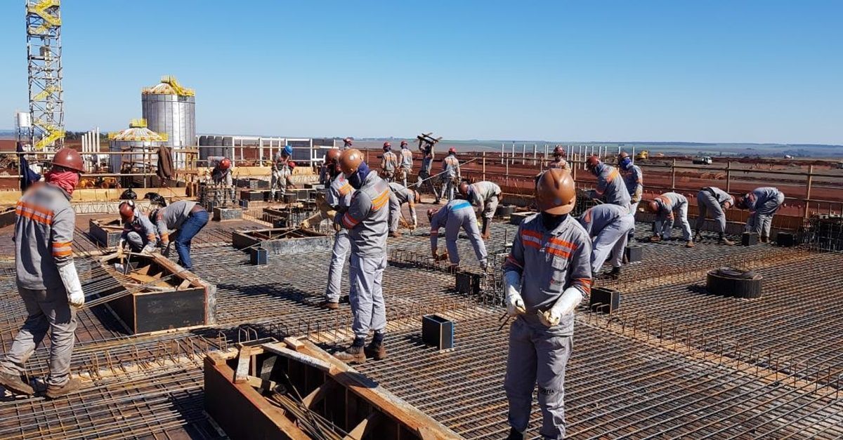 Jobs for construction and maintenance works: helpers, bricklayers, technicians, electricians, plumbers, engineers and many more professionals summoned for Sartori projects, in Minas Gerais