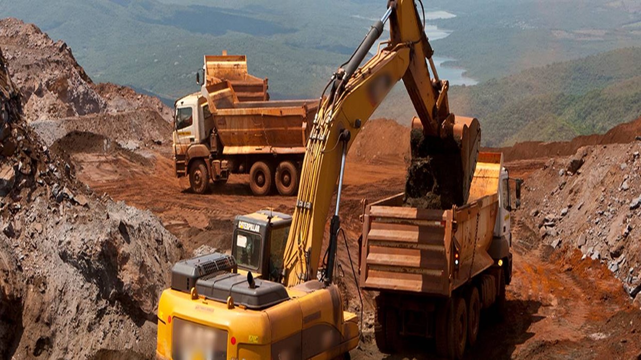 Vagas de emprego para Operador com experiência em trator, carregadeira, escavadeira e Motorista bascula para obras de mineração em Minas Gerais