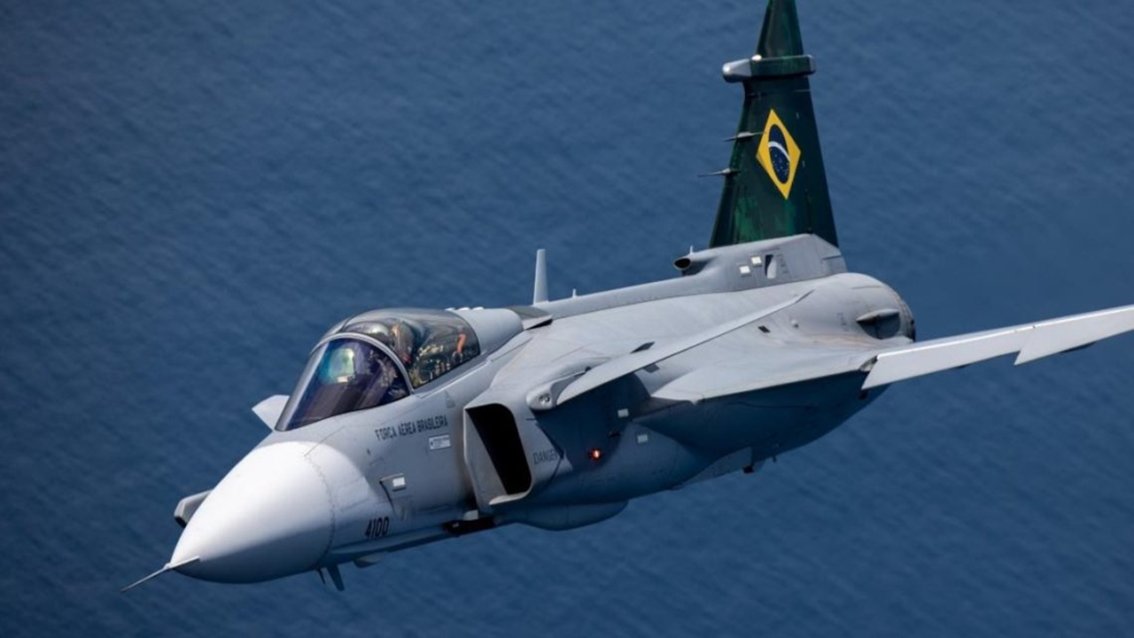 caça - voo supersônico - aeronaves - força aérea - Gripen