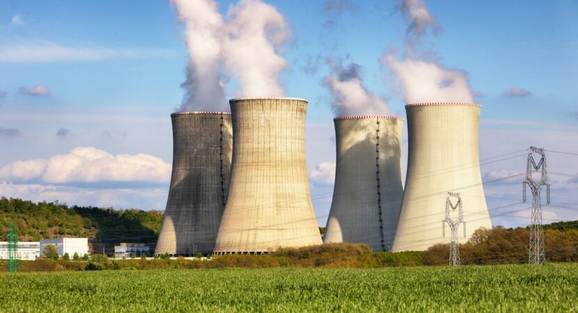 cientistas - usinas nucleares - renováveis