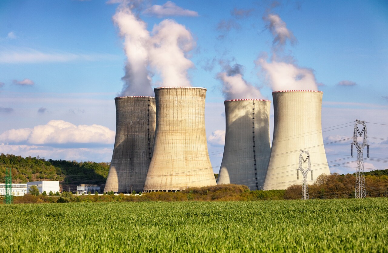 cientistas - usinas nucleares - renováveis
