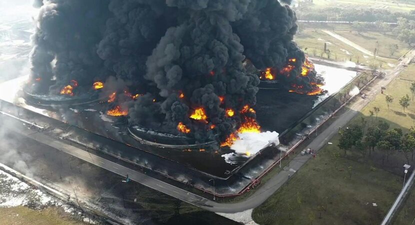 refinaria - explosão - acidente - feridos - desabrigados - petróleo