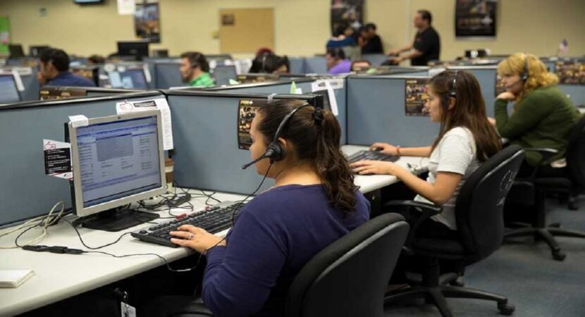 Empresa de call center está com 420 vagas de emprego abertas em
