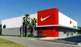 Nike - fábrica - produção - defeitos - vagas -calçados pouco usados - tênis