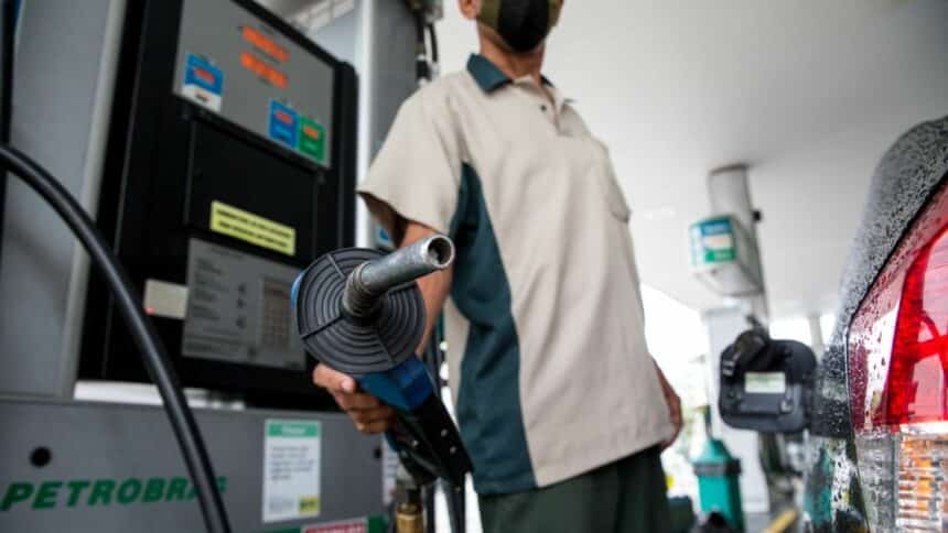 Preço da Gasolina e do Diesel não para de subir e fica mais caro a partir de hoje (16/04), após o novo reajuste da Petrobras nas refinarias - CPG Click Petroleo e Gas