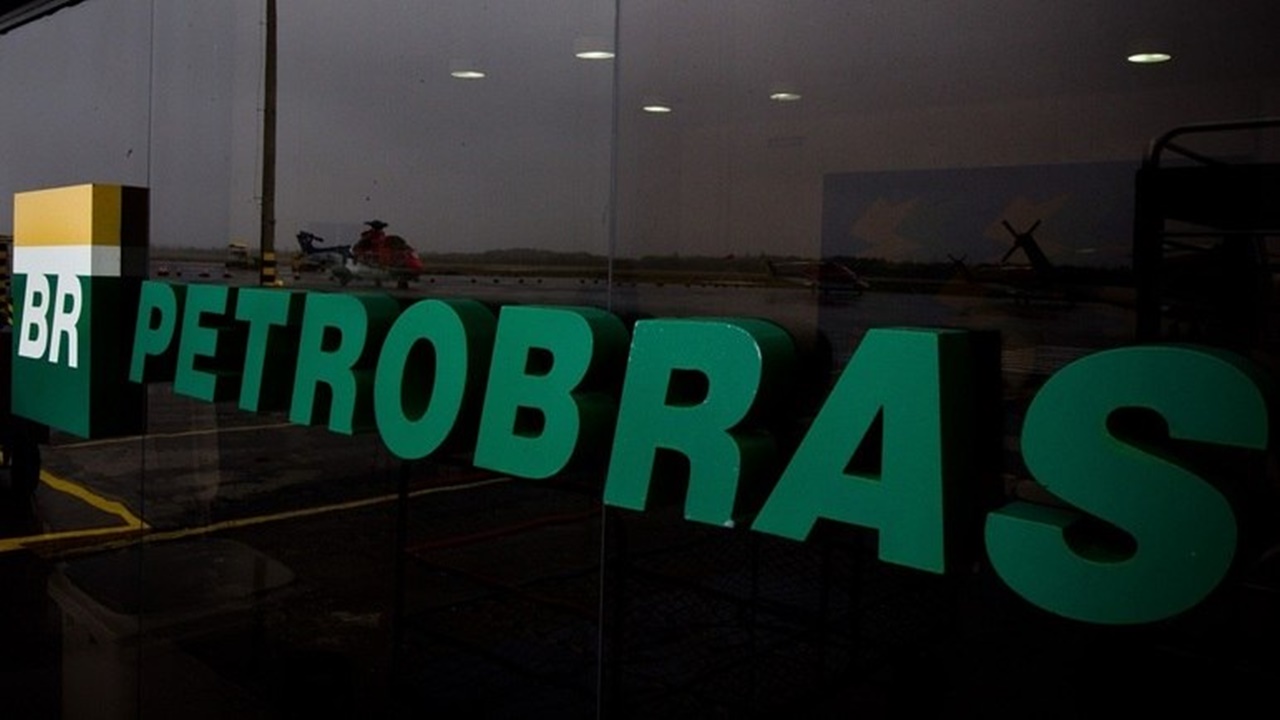 Petrobras puts a giant 20 tons and 34m long into operation: the Dragão ...