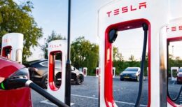 Tesla - carros elétricos - carregadores - baterias