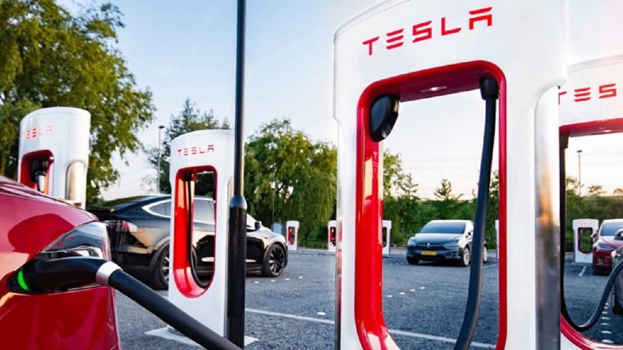 Tesla - electric cars - chargers - batteries