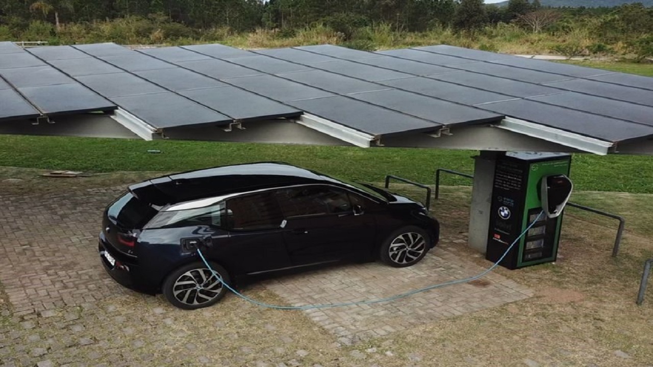 BMW - carros elétricos - energia solar