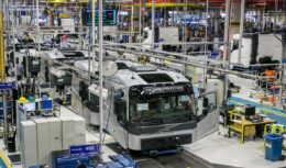 Volvo - transporte de cargas - caminhões - Curitiba - PR