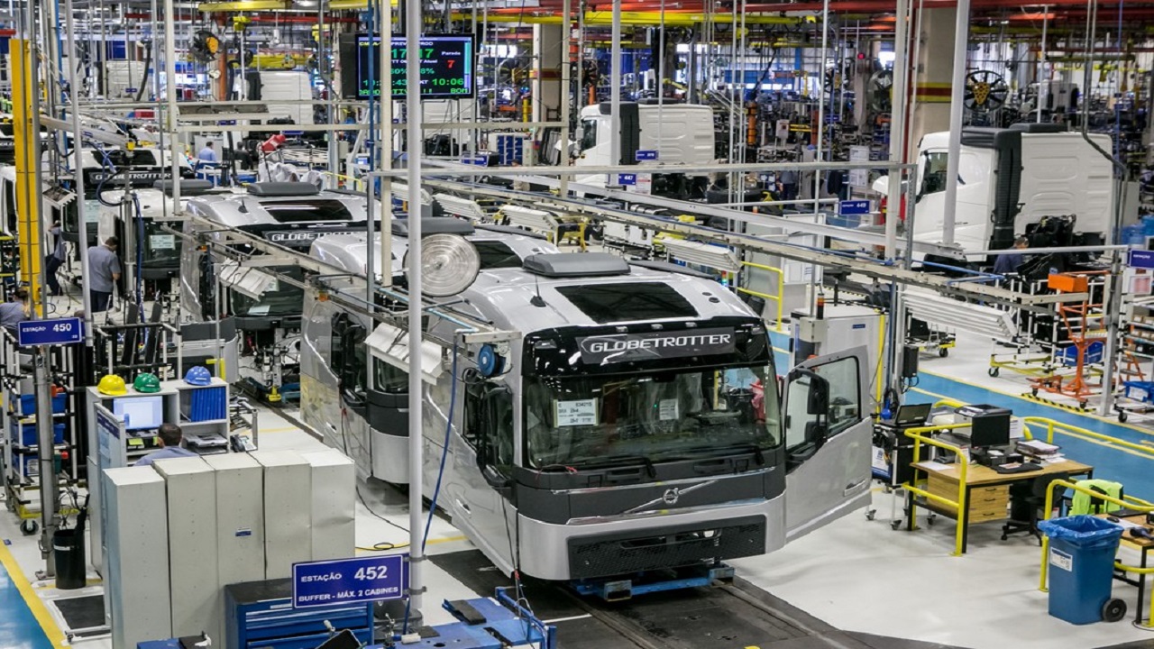 Fábrica da Volvo em Curitiba dá início a produção de caminhões com  tecnologia de última geração para o mercado de transporte de cargas  brasileiro - CPG Click Petroleo e Gas