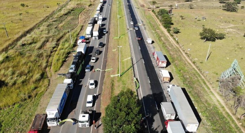 truck drivers' strike - aid dieesel - Bolsonaro - truck drivers -