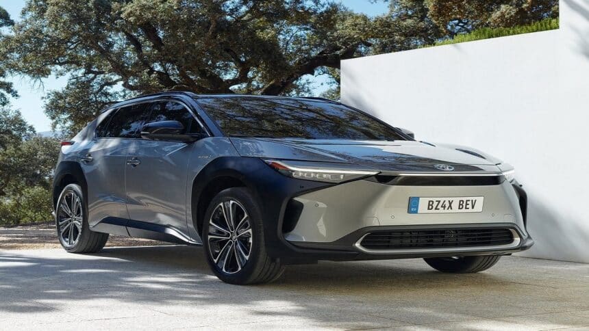 Toyota - carro - elétrico - carro 100% elétrico - energia solar