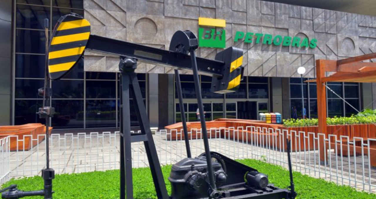 Petrobras, exportação de óleo cru. venda de refinarias