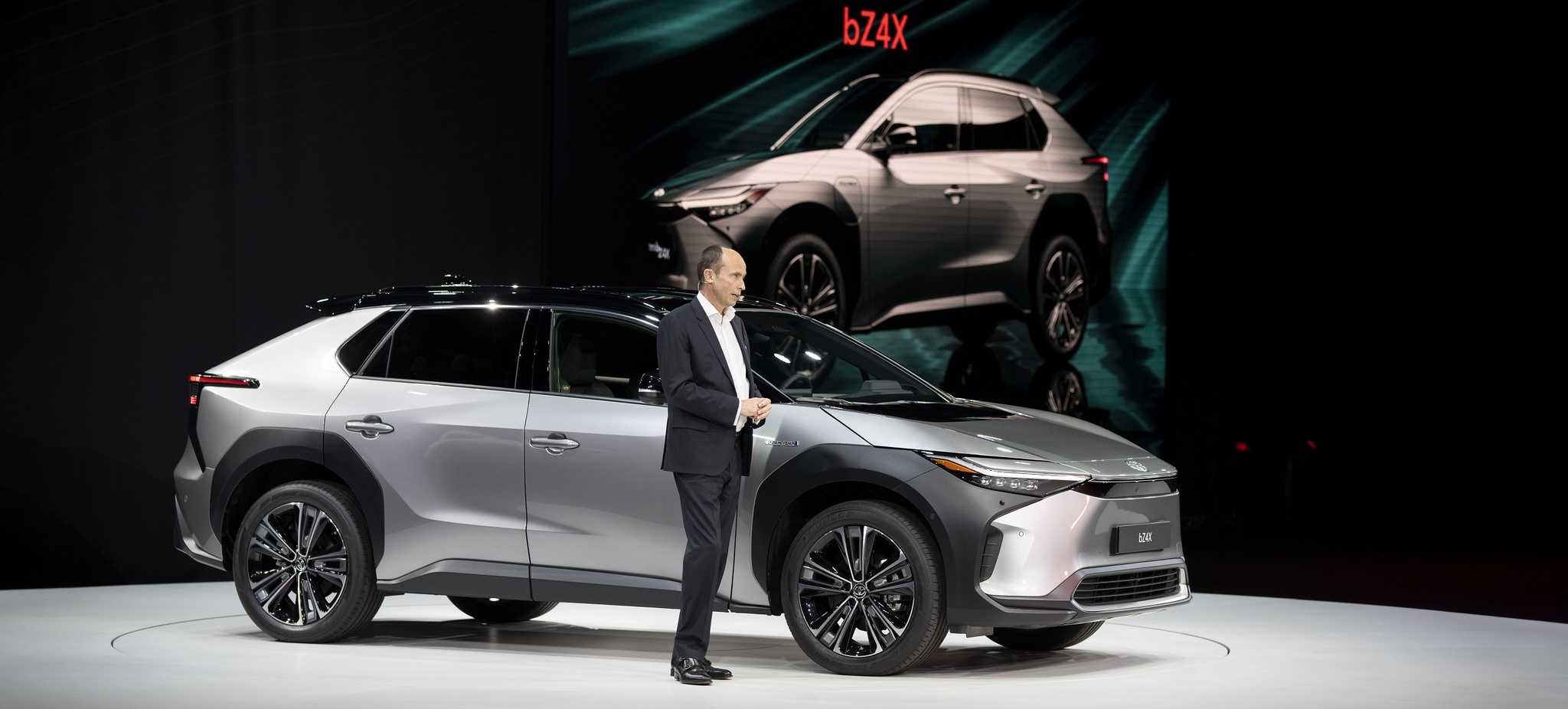Toyota - multinacional - carros a hidrogênio - gasolina