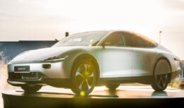 coche eléctrico - coche con energía solar - Lightyear-One - con energía solar