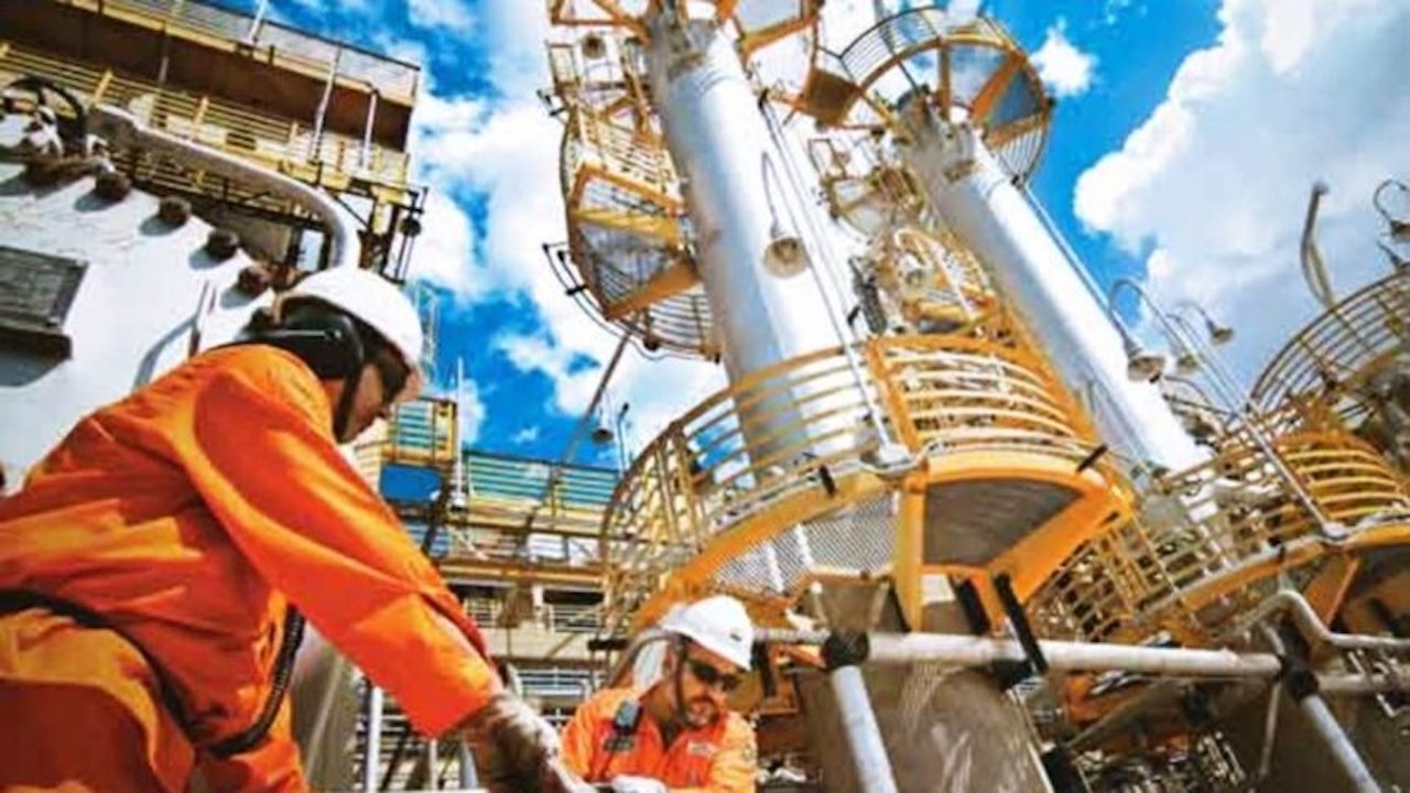 refinery - vacancies - maintenance - production - gasoline - diesel - preventive maintenance - price - petrobras