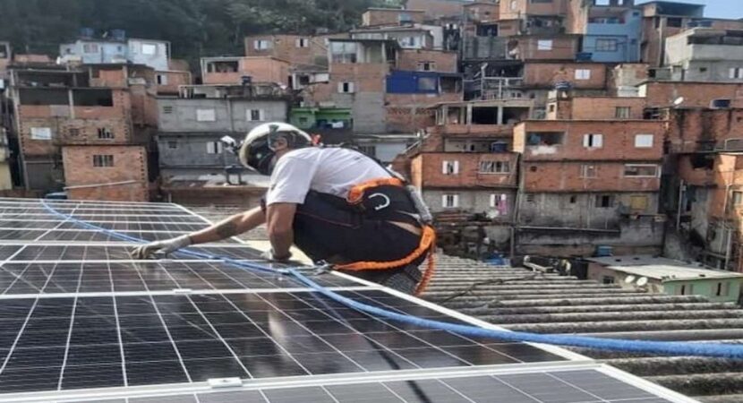 Comunidad - Favela de SP - energía solar - paneles solares - paneles solares - América Latina -
