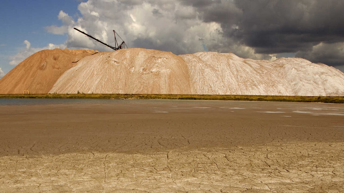 With low fertilizer imports due to the conflict between Ukraine and Russia, President Jair Bolsonaro is looking for new alternatives for mining potash in the Amazon, including on indigenous lands.