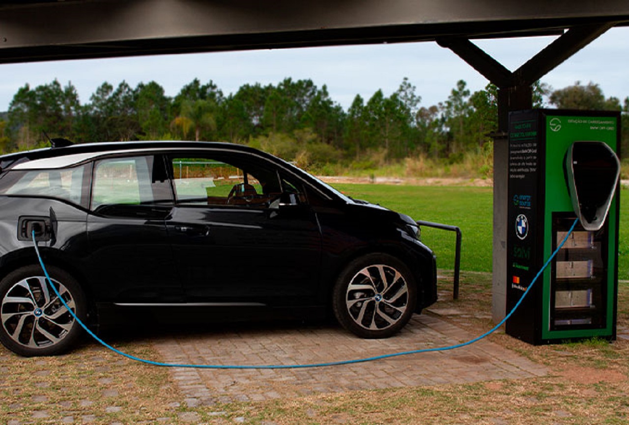 BMW - WEG - carros eletricos - energia solar - baterias