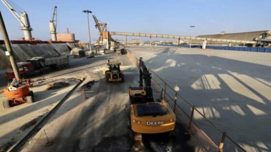 The construction works of the new cargo terminal at the Port of Paranaguá, managed by the company Klabin, should be completed this year and, as a result, cargo handling operations focused on cellulose may begin